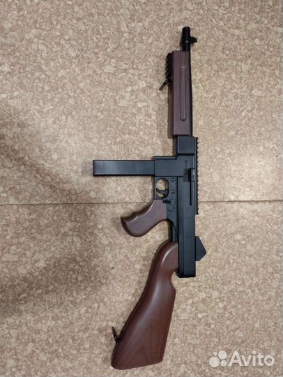 Продается игрушечный Thompson