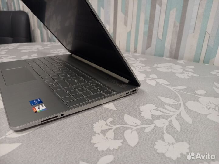 Ноутбук HP i5-1135G7