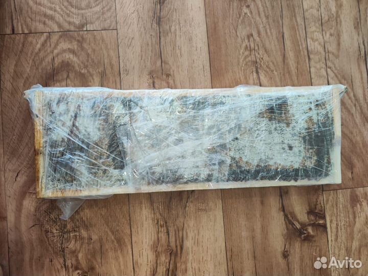 Мед разнотравье в сотах