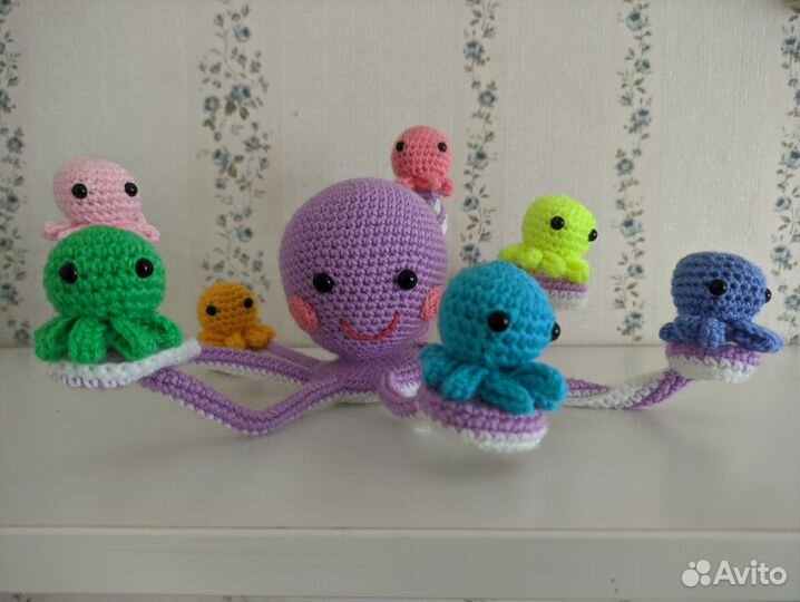 Игрушка амигуруми Мама Окта с детишками