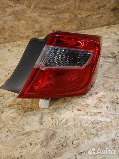 Фонарь задний правый Toyota Camry XV50