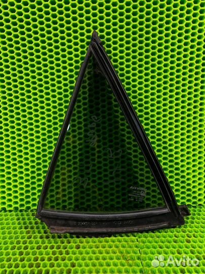 Форточка двери задняя правая Acura Mdx YD1 J35A3