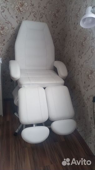 Кресло + пылесос для педикюра