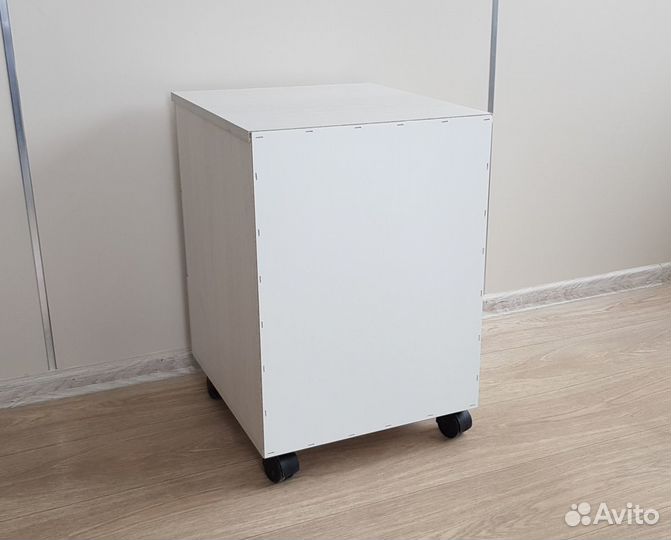 Офисная тумба подкатная с 3 ящиками. Новая