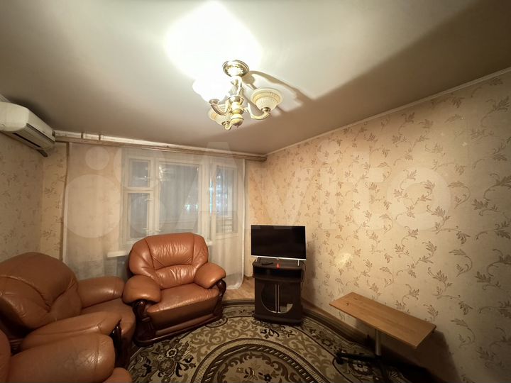 2-к. квартира, 52 м², 1/9 эт.