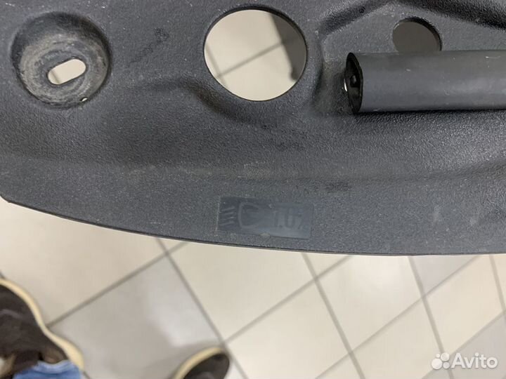 Накладка передней панели радиатора Toyota Land Cru