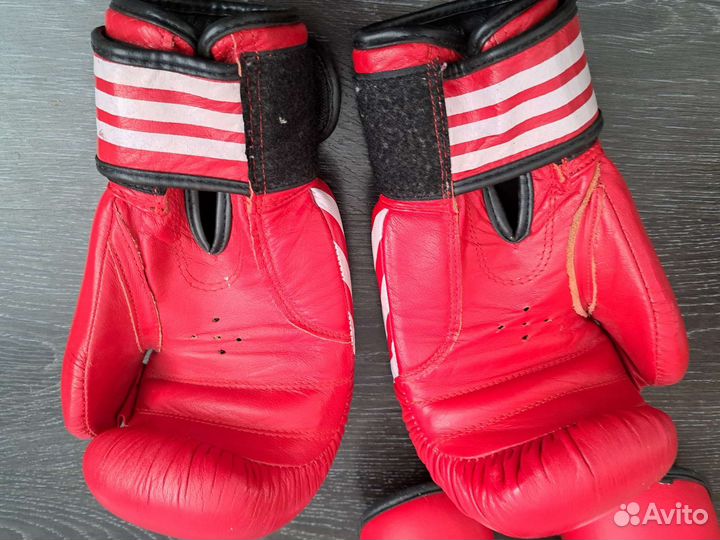 Боксерские перчатки Adidas 8oz и защита для стоп
