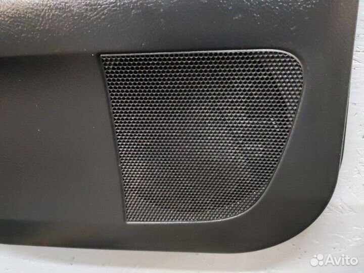 Обшивка боковой двери задняя левая Lexus Rx 350