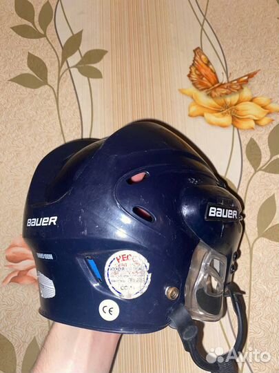 Хоккейный шлем