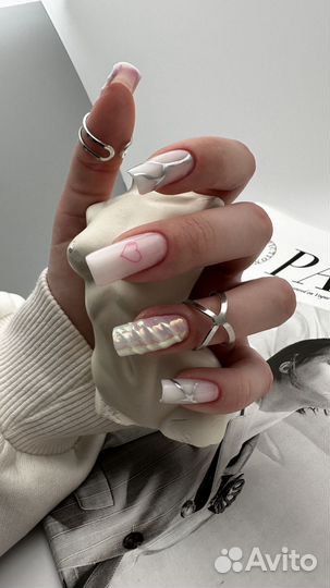 Маникюр в салоне