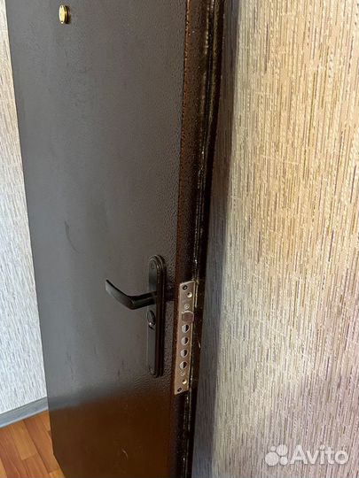 Дверь входная металлическая бу 2шт