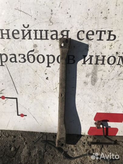 Балка передняя поперечная Nissan Pathfinder