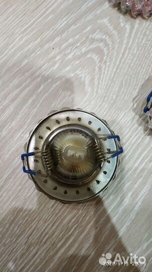 Люстра 4 шт. и 3 лампочки