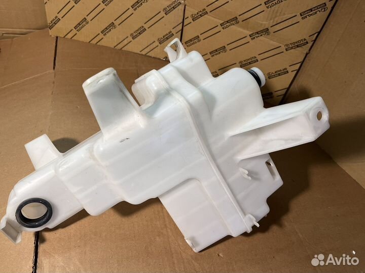 Бачок омывателя Toyota RAV4 40 2012-2017