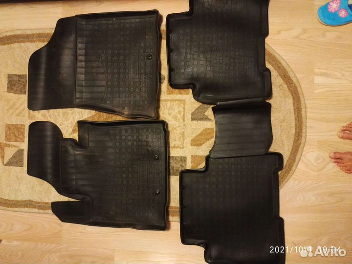 Автомобильные коврики резиновые