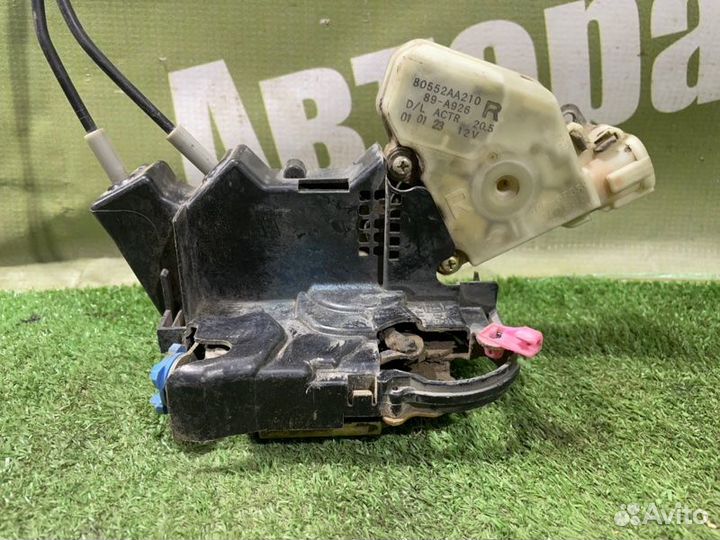 Замок боковой двери передний правый Nissan Primera