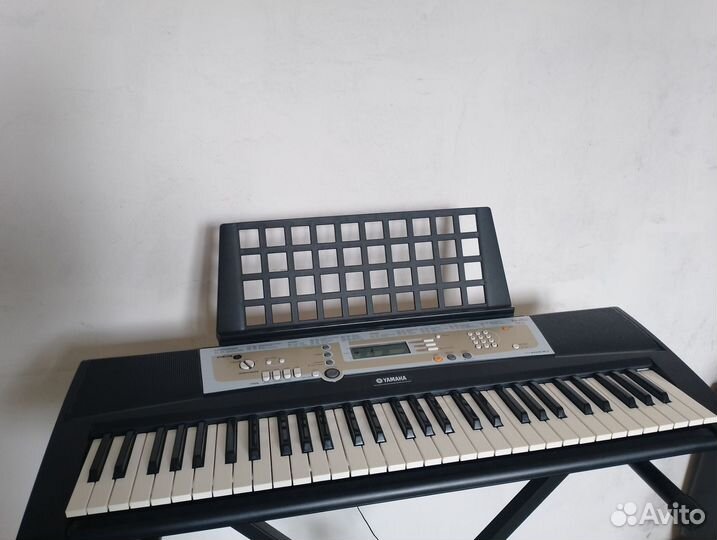 Синтезатор yamaha psr r200
