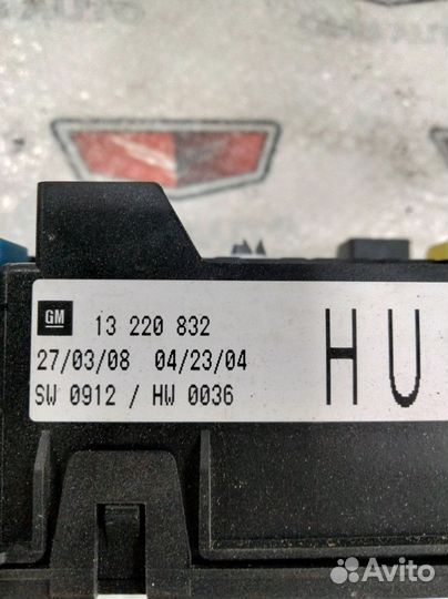 Блок предохранителей в багажник Опель Астра Н