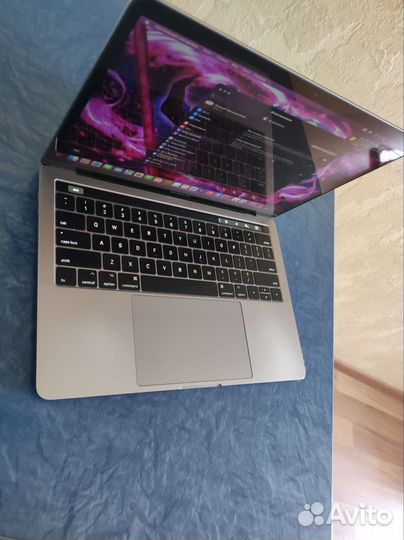 Apple MacBook Pro 13 2017 touch bar