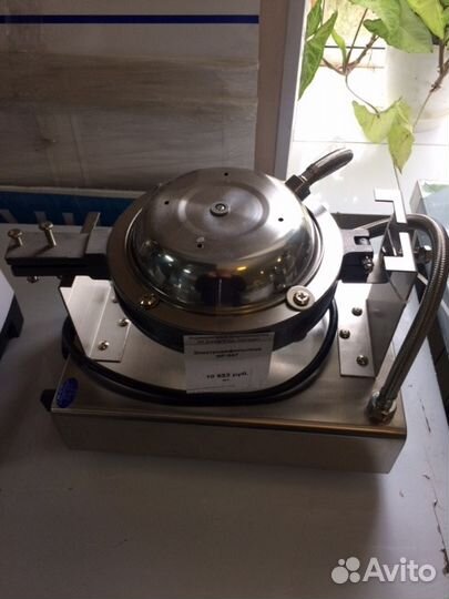Электровафельница NP-547