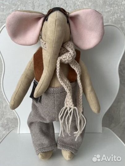 Игрушка ручной работы слон