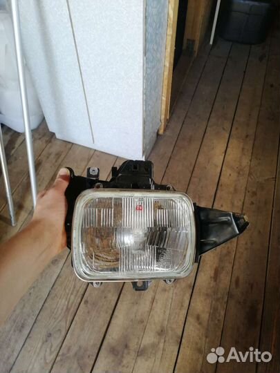 Фара правая Toyota hiace