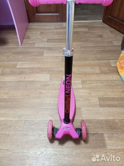 Самокат детский со светящимися колесами