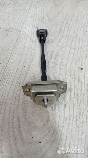 Ограничитель двери Nissan qashqai J11 Лев, Прав