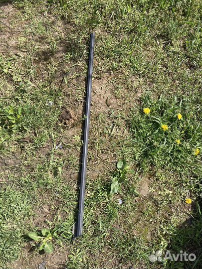 Молдинг стекла задней правой двери Skoda rapid