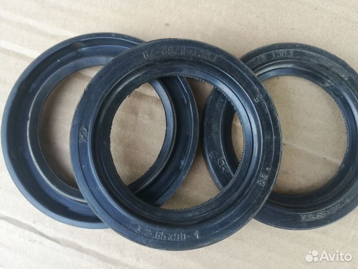 Сальники -42/68/10 -7 штук -65/90 /1 -3 штук