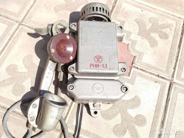 Телефон карабельный, шахтный, бункерский