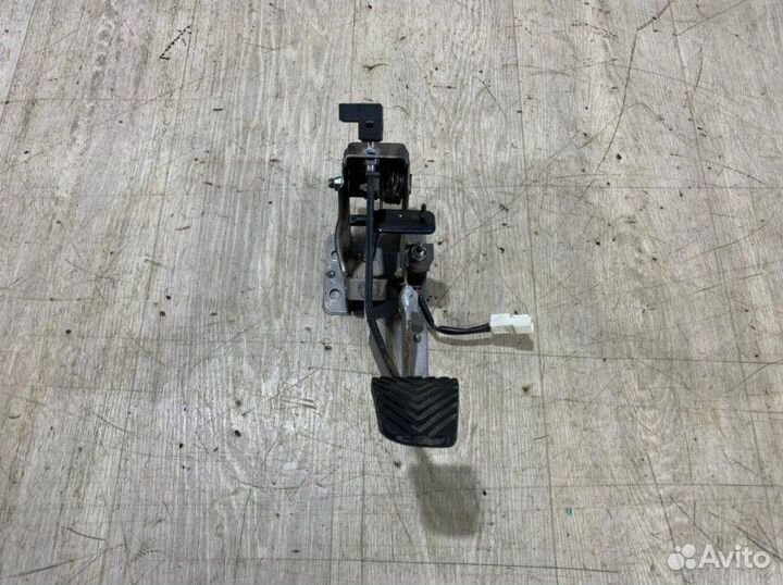 Педаль тормоза Hyundai Solaris 2010-2017