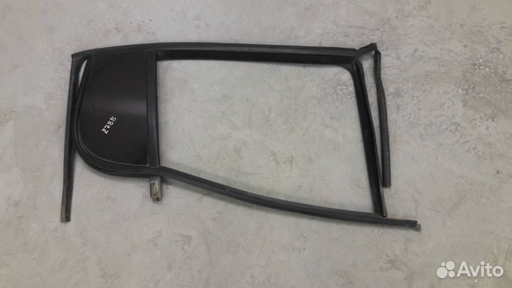 Стекло двери задней правой Skoda Fabia 2 (5J) 2008