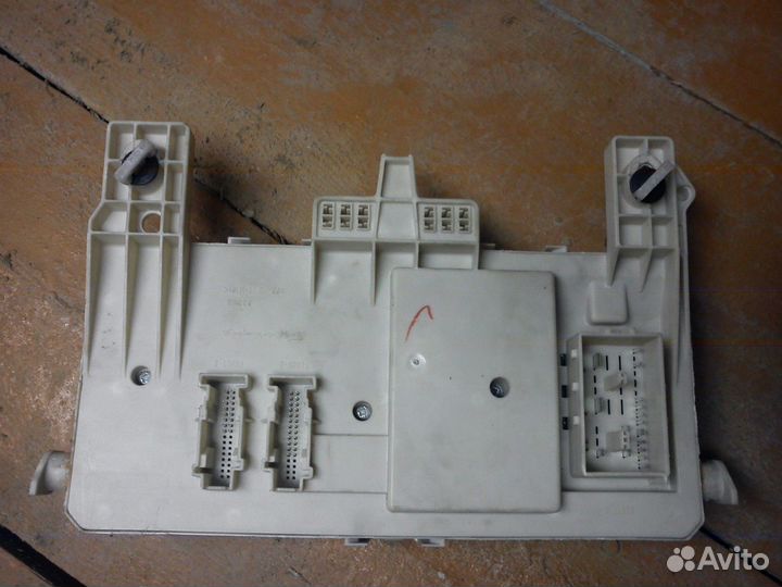 Блок предохранителей салона Мазда 3 вк