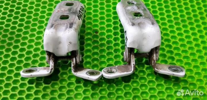 Петля Двери передней Chevrolet Cruze