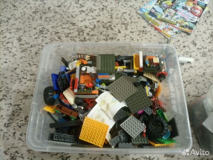 Конструктор lego + журналы с постерами