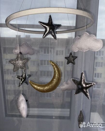 Мобиль на кроватку из фетра