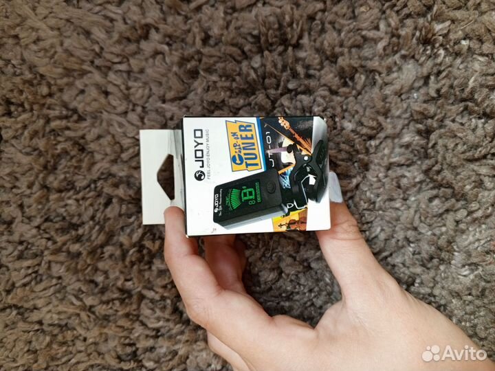 Акустическая гитара с тюнером