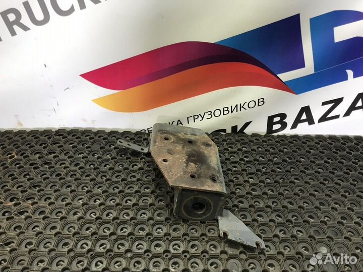 Кронштейн переднего амортизатора