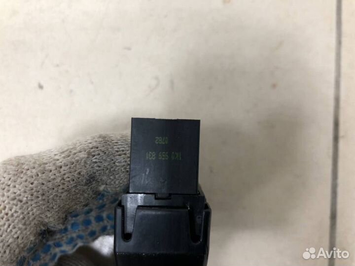 Кнопка открывания багажника Volkswagen Polo Sed RU