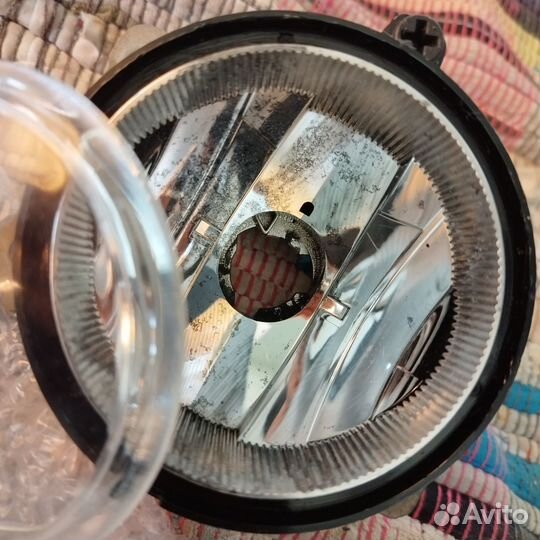 Фара противотуманная передняя Мицубиси Оутландер 3