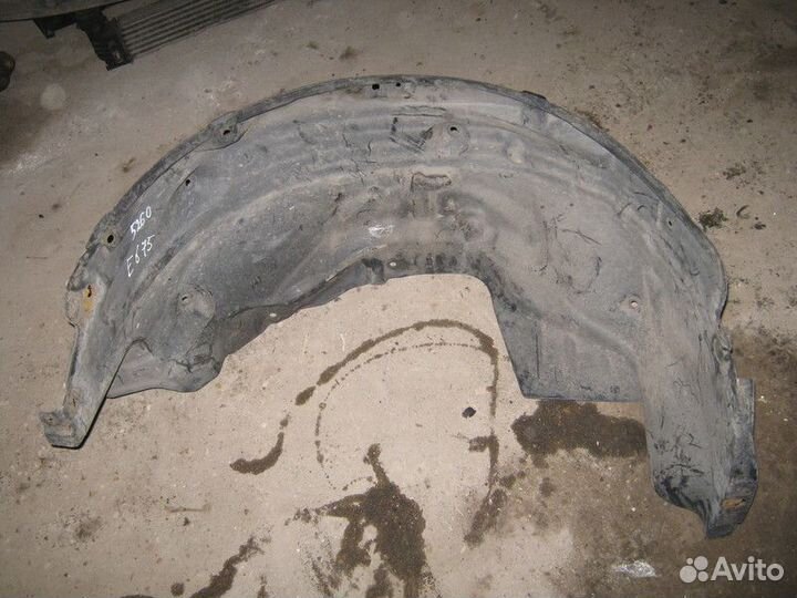 Подкрылок передний правый Land Rover Discovery 3