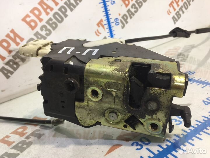 Ситроен С4 Замок передней двери Прав