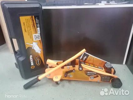 Домкрат гидравлический подкатной Вихрь дмк-2,5фк