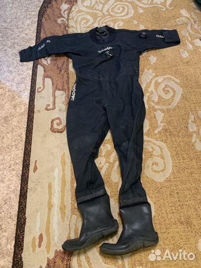 Сухой гидрокостюм для дайвинга