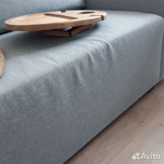 Винный столик на две персоны с менажницей