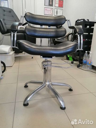 Парикмахерское кресло