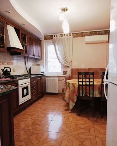 4-к. квартира, 90 м², 6/10 эт.