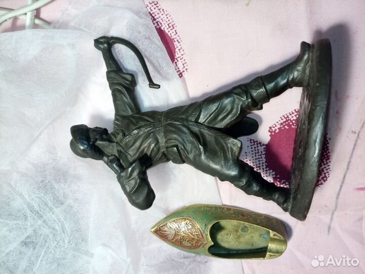 Латунная пепельница и лучник каслинское литье