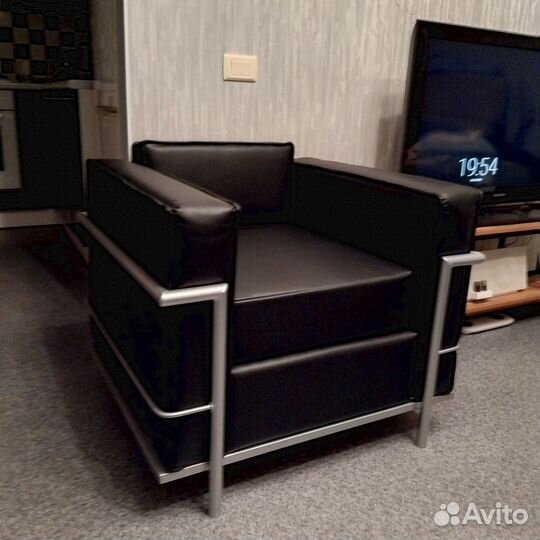 Перетяжка мягкой мебели реставрация